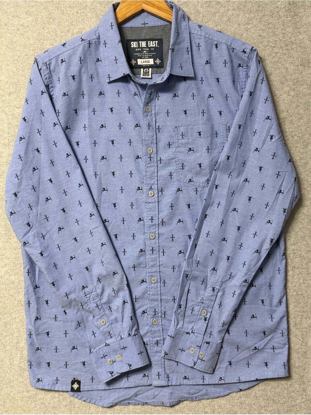 Ski The East Men’s Large Skier Print Button Down Shirt Blue Skiing Vermont
